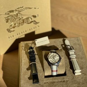 *NEW* Burberry Watch w/ 3 Straps